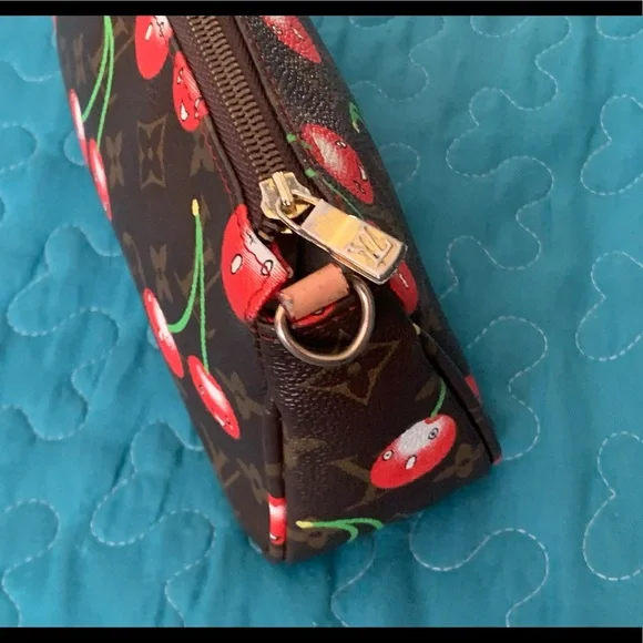 Louis Vuitton -Rare to Find Limited Edition Takashi Murakami Cerises Pochette - Picture 9 of 16